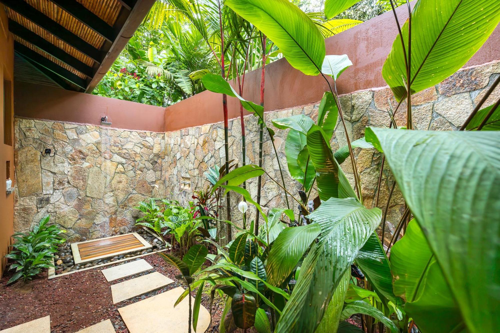 Hideaway Rio Celeste Hotel Bijagua Bagian luar foto